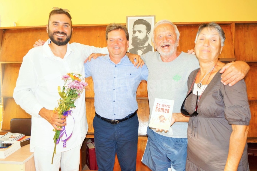 Искрен Красимиров представи в Мездра дебютната си книга „Да убиеш Ботев“ 